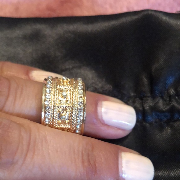 Beautiful simulated gold band ring with simulated diamonds.  Size 5.5 - Picture 3 of 4